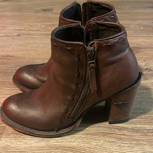 Beautiful Lane buckshire booties!